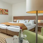Hotel City-east Landsberger Allee, An Ihg 4*