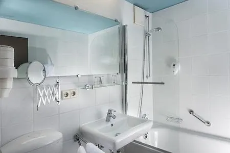 City-east Landsberger Allee, An Ihg 호텔 4*