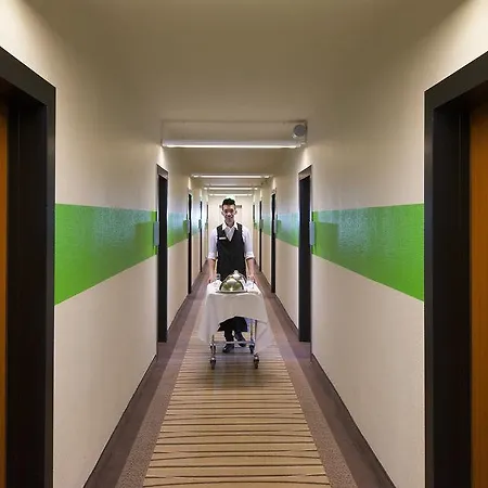 City-east Landsberger Allee, An Ihg 4* ברלין